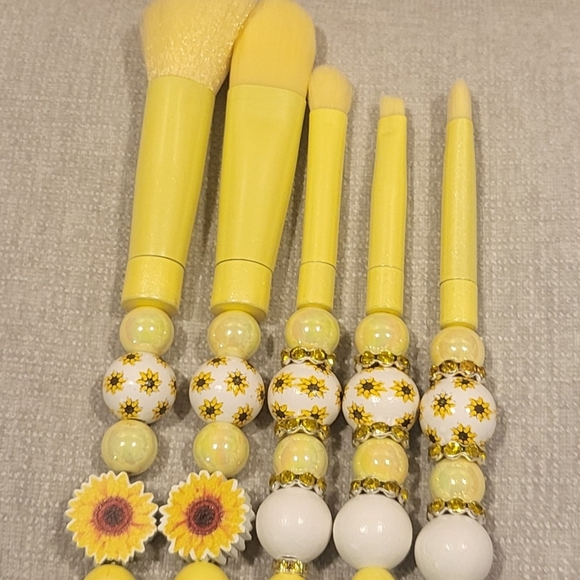 Beaded Make Up Brush Set 5 Pieces- Handcrafted NIP BUYERS CHOICE - Picture 7 of 8